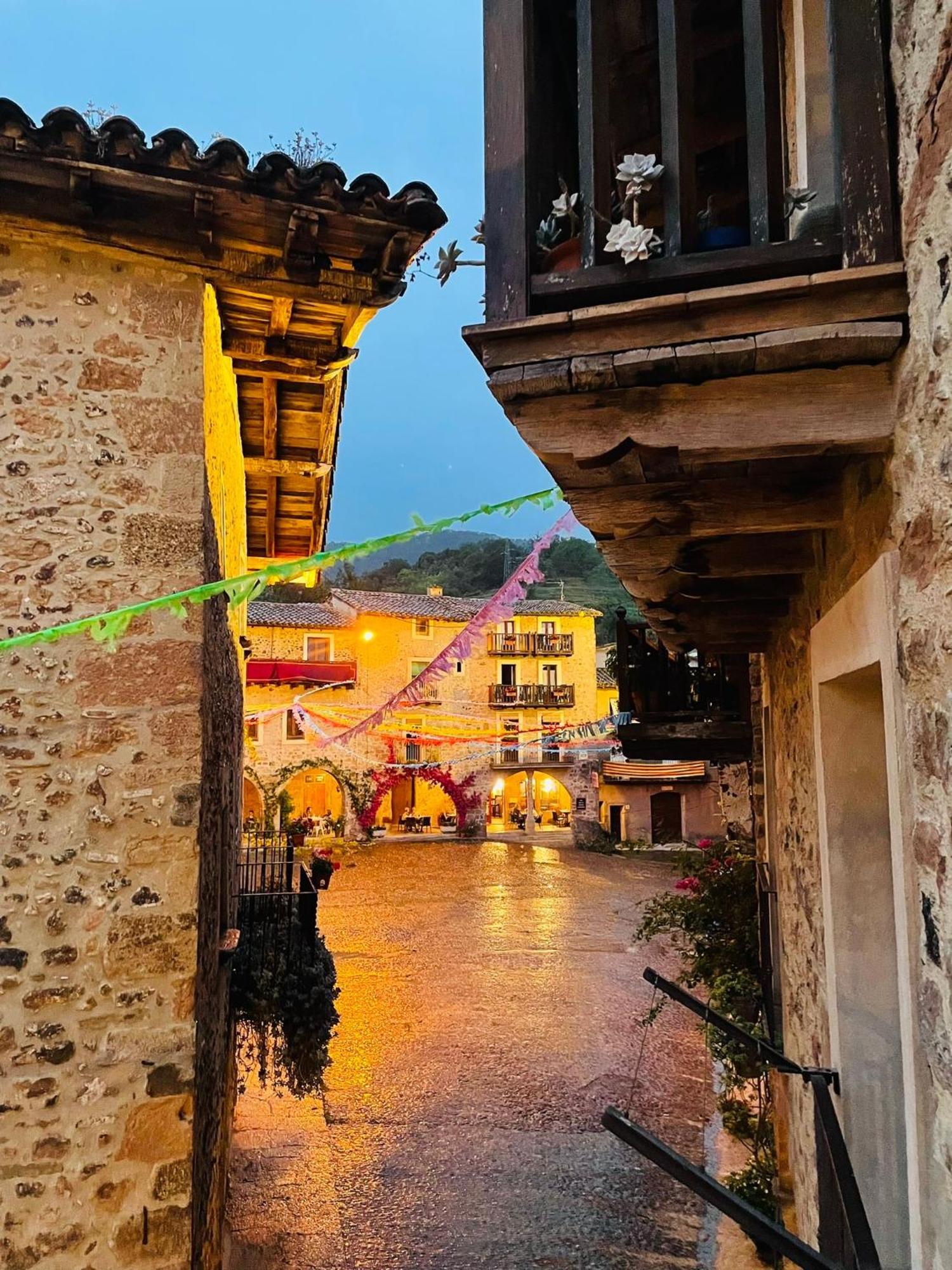 Hotel Cal Sastre Santa Pau Kültér fotó