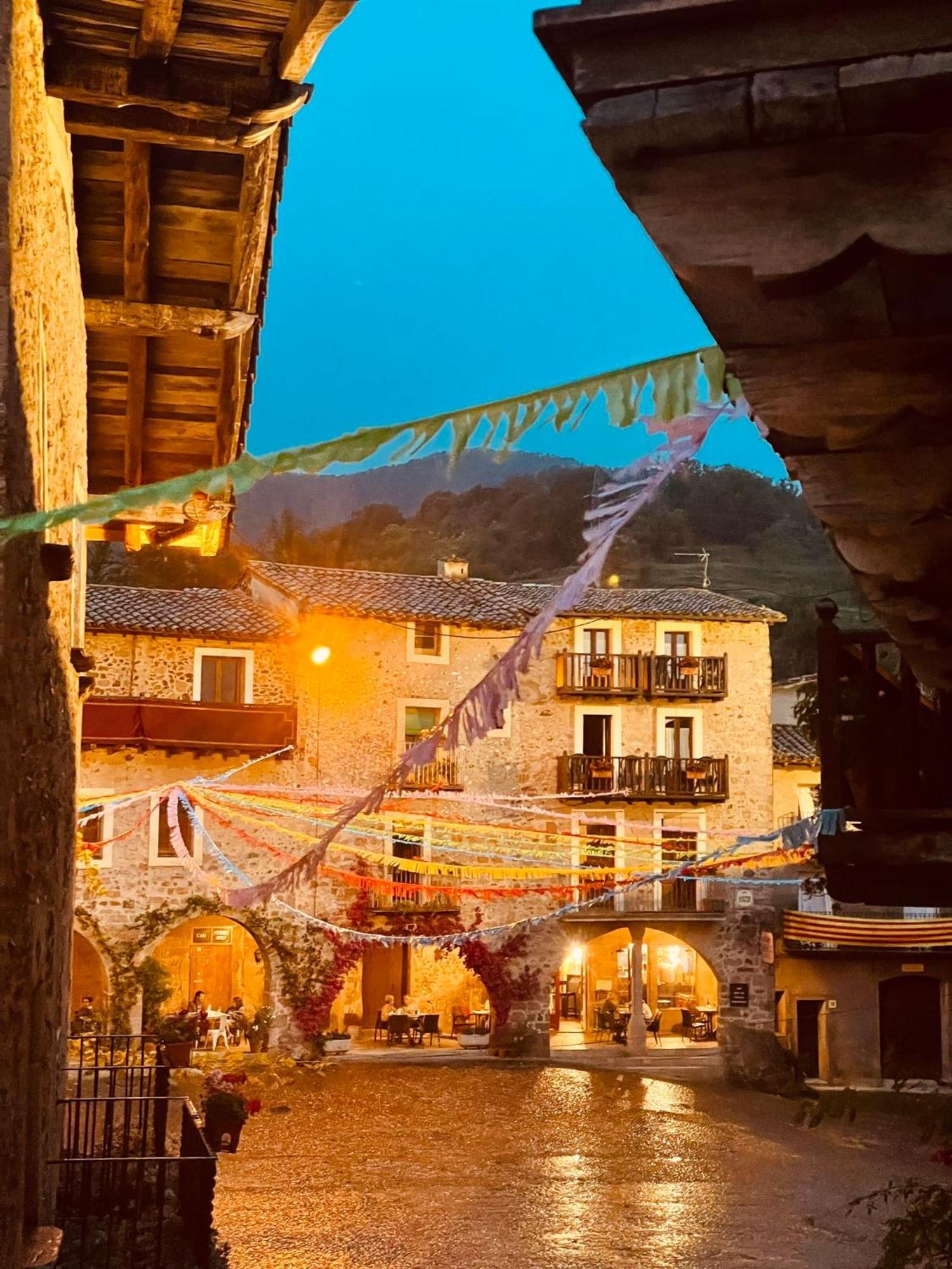 Hotel Cal Sastre Santa Pau Kültér fotó