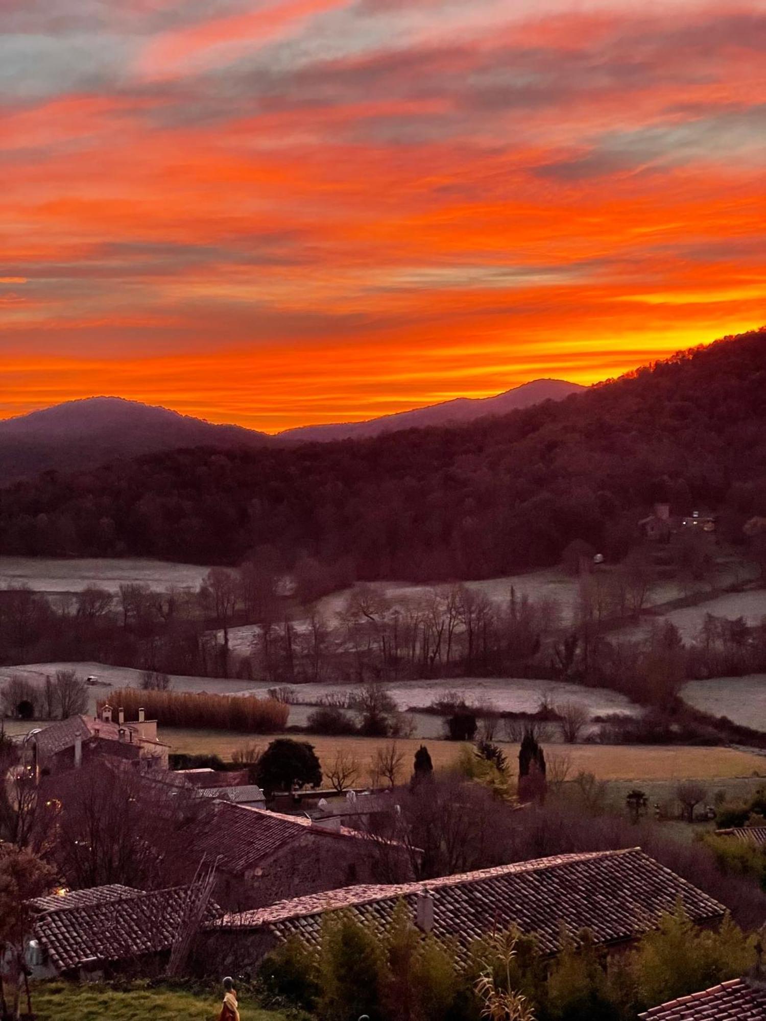 Hotel Cal Sastre Santa Pau Kültér fotó