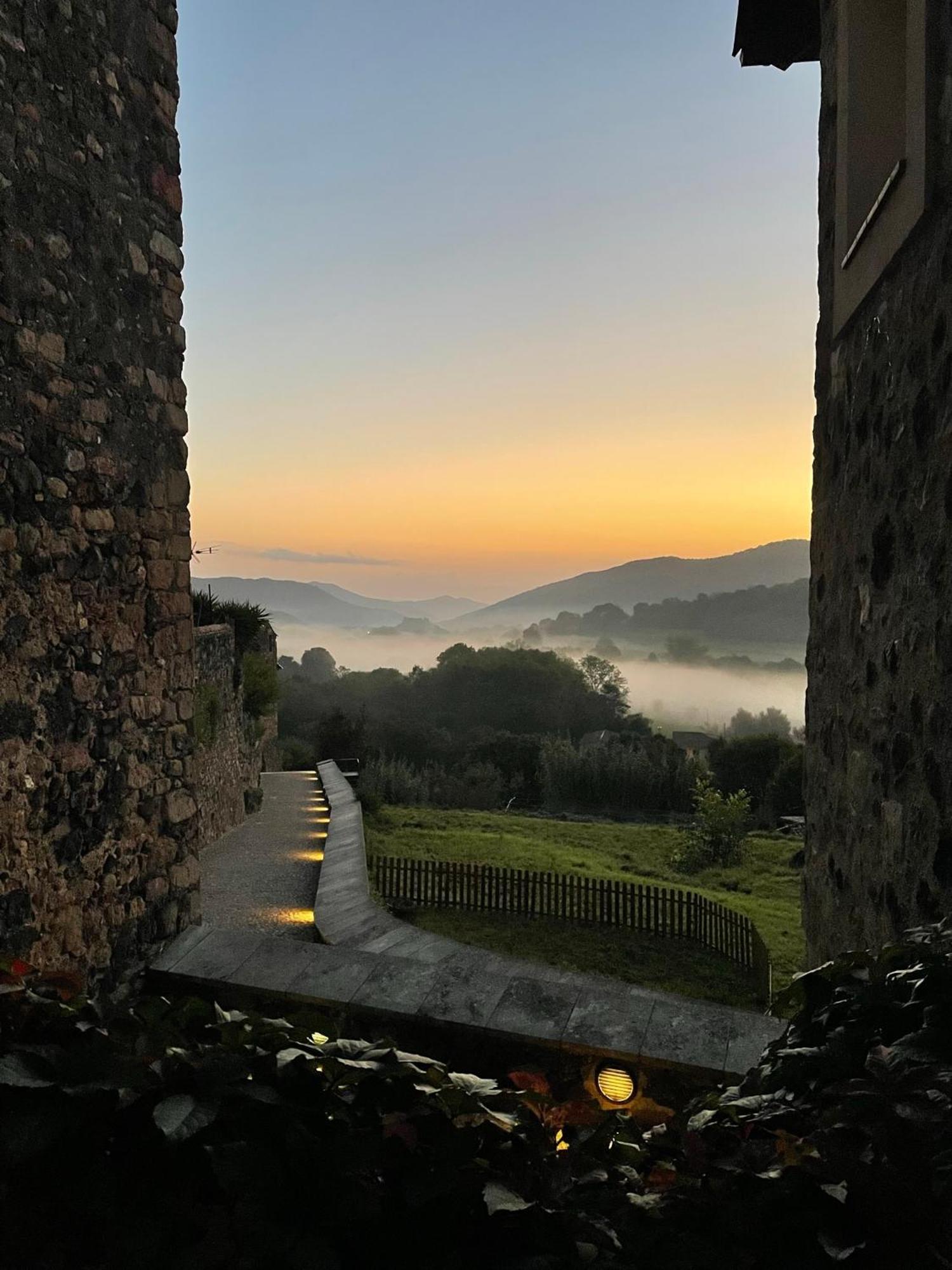 Hotel Cal Sastre Santa Pau Kültér fotó