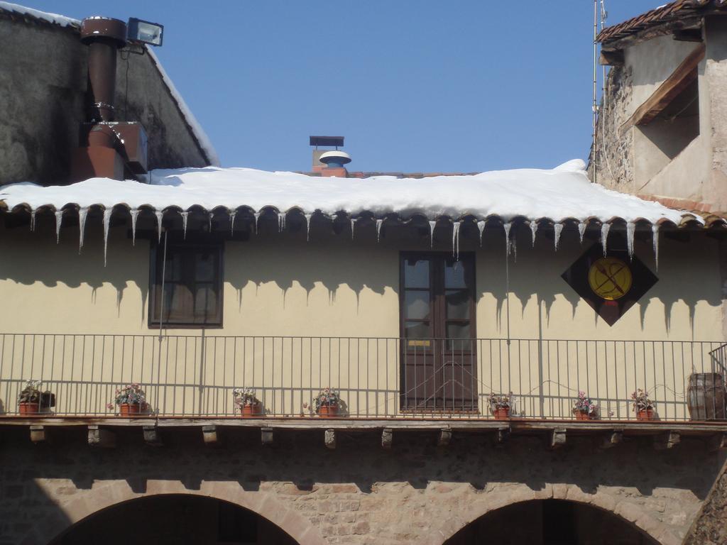 Hotel Cal Sastre Santa Pau Kültér fotó